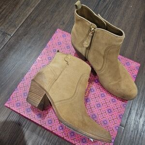 Tory Burch Leena bootie crosta suede. Nutshell